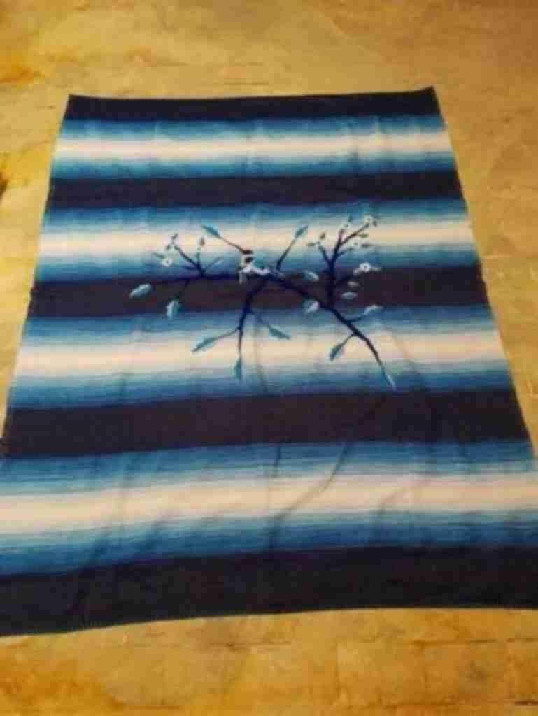 Geweven kleed heldere blauwe kleuren vogel applicatie, Gebruikt, Etten-Leur, DJT@dejuistetoon.eu, Ophalen of Verzenden