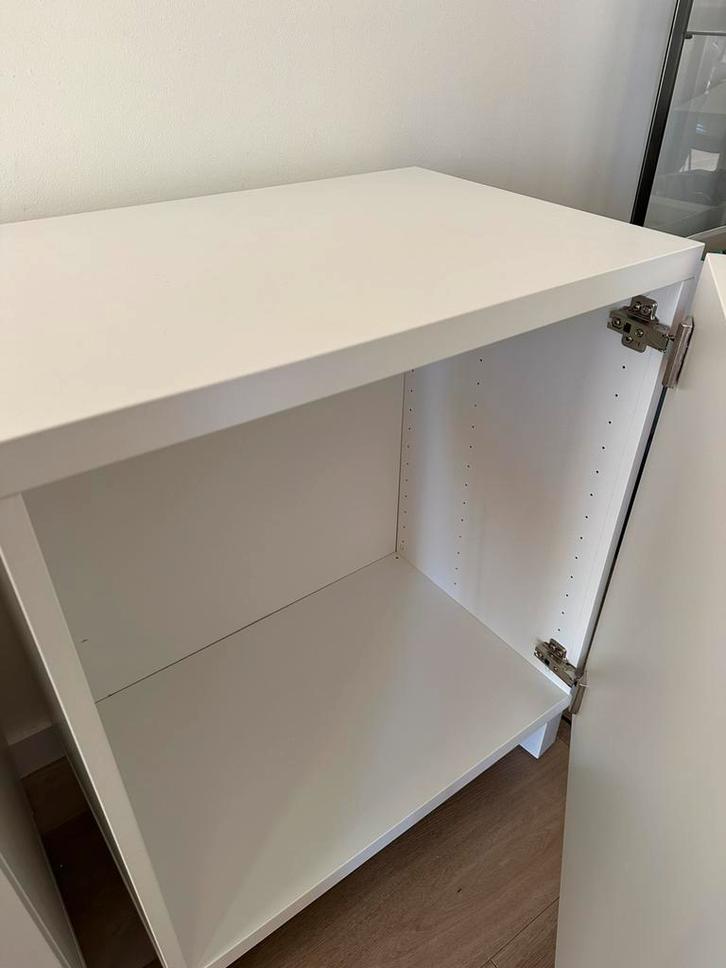Ikea Bestå kastje op poten, Huis en Inrichting, Kasten | Dressoirs, Zo goed als nieuw, 50 tot 100 cm, 25 tot 50 cm, Met deur(en)