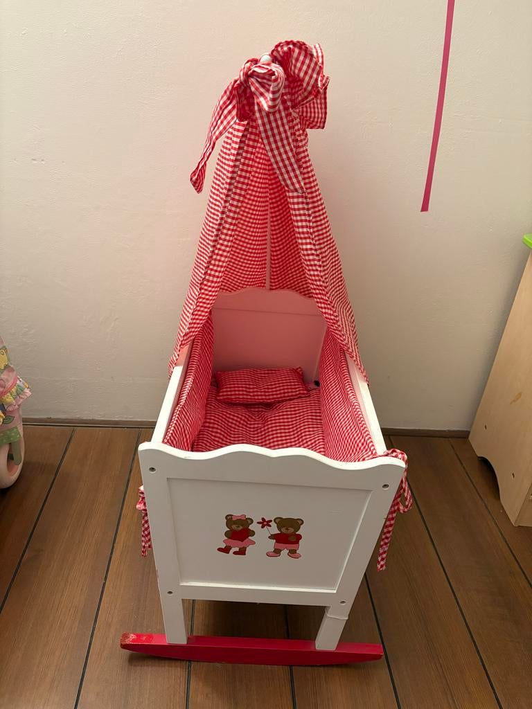 Poppenwieg schommelend met rood geblokt beddengoed, Ophalen, Gebruikt, Overige typen
