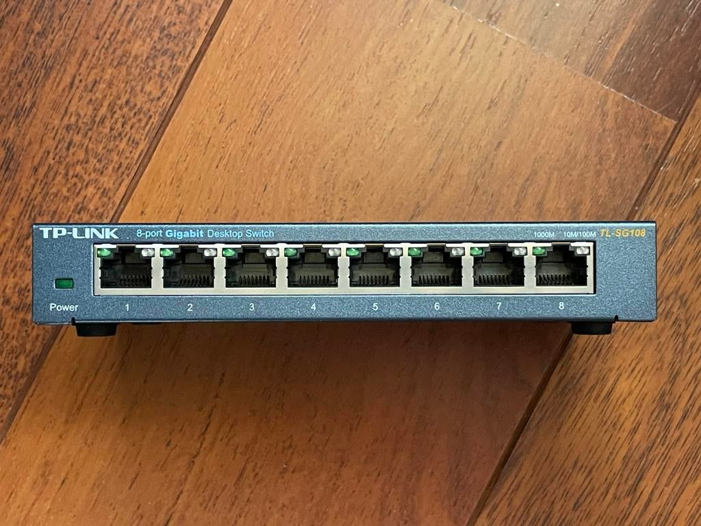TP-Link TL-SG108 8-poorts Gigabit Desktop Switch, Ophalen of Verzenden, Gebruikt