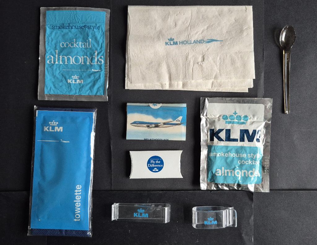 9 KLM onboard items (K1235) Bieden, Verzamelen, Luchtvaart en Vliegtuigspotten, Ophalen of Verzenden, Gebruikt, Overige typen