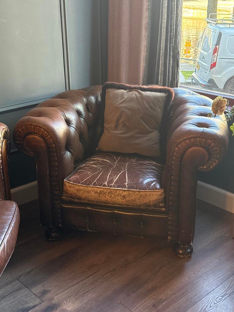 Twee Chesterfield stoelen - Vintage, Huis en Inrichting, Stoelen, Ophalen, Gebruikt, Twee, Bruin