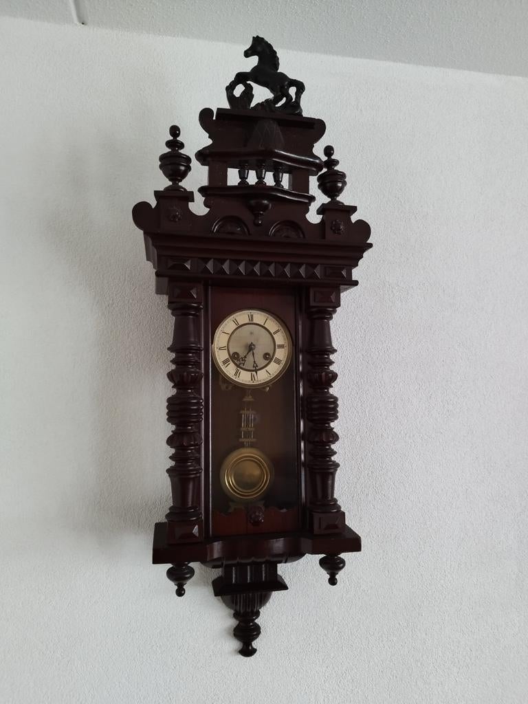 Paardjes klok, Ophalen