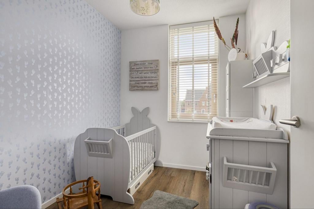 Grijze baby/kindermeubels met konijnenaccenten., Kinderen en Baby's, Kinderkamer | Complete kinderkamers, Ophalen, Gebruikt, Jongetje of Meisje