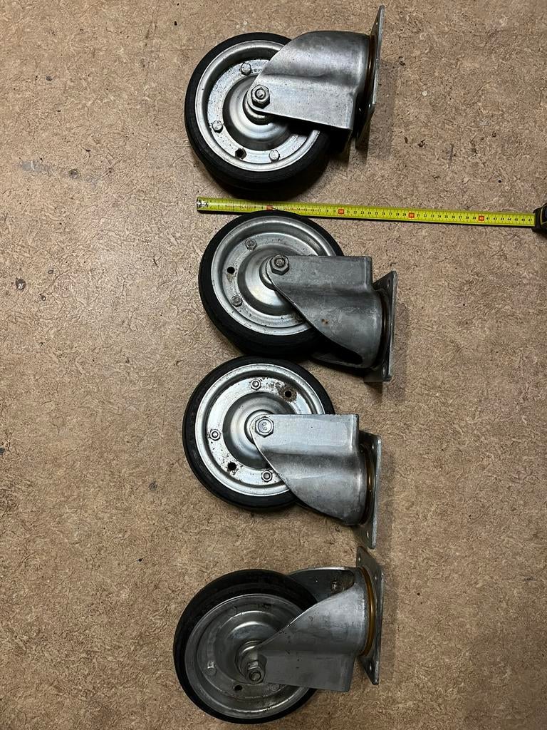 Zwenkwielen groot vintage massief set van vier, Ophalen, Gebruikt