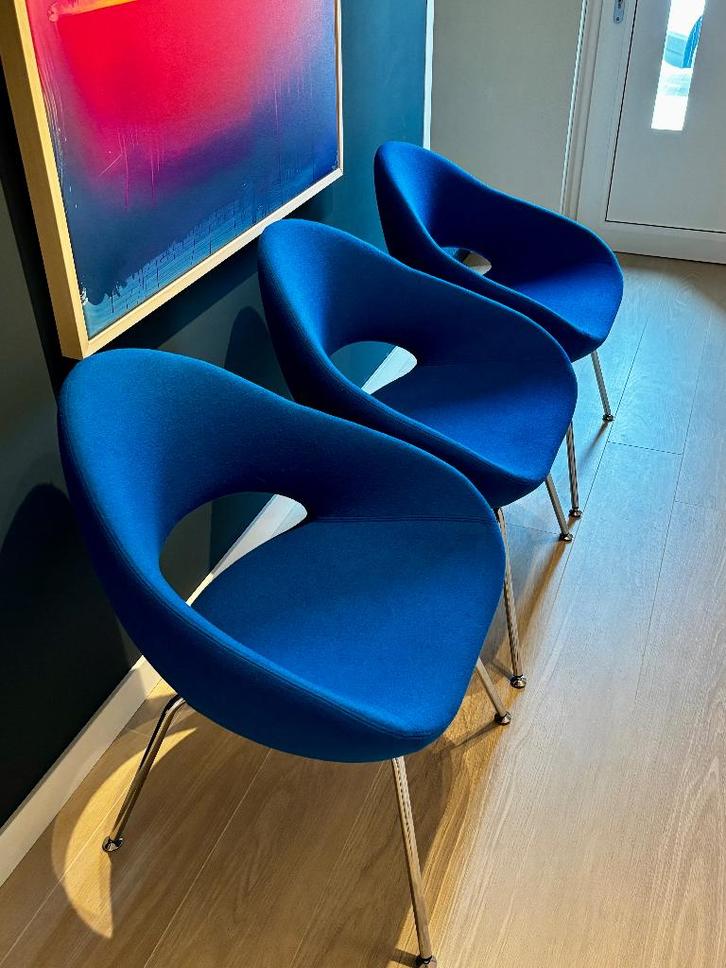 3x Artifort stoel Shark (echt zgan). Prijs = per stuk, Huis en Inrichting, Stoelen, Zo goed als nieuw, Drie, Metaal, Stof, Blauw