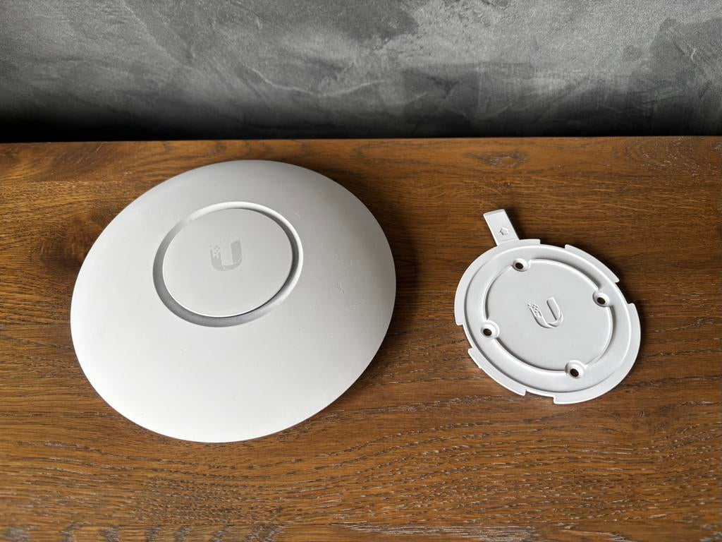 Ubiquiti Unifi AP-AC Lite accesspoint, Computers en Software, Accesspoints, Ophalen of Verzenden, Zo goed als nieuw