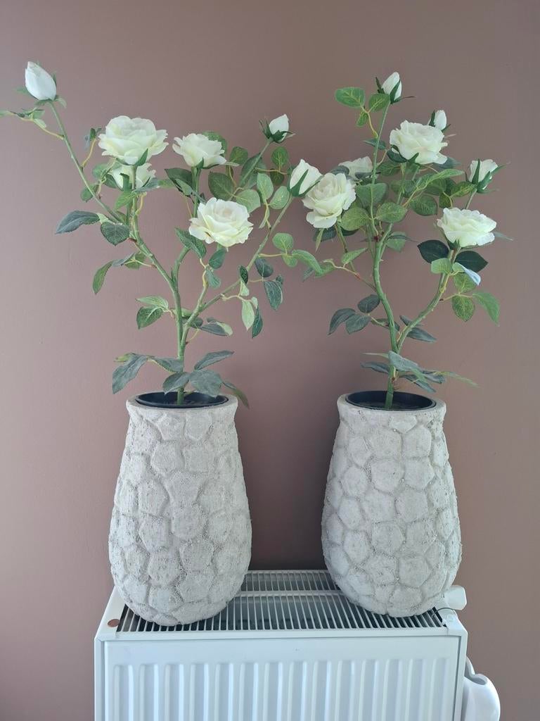 2 grote potten met kunstrozen, Ophalen, Zo goed als nieuw