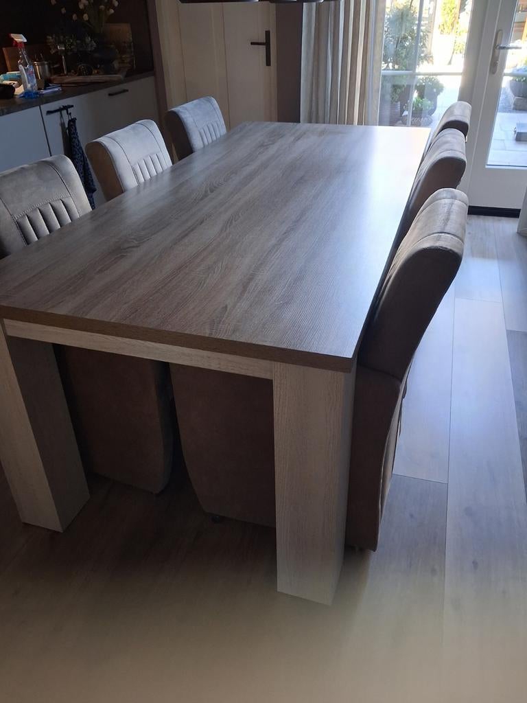 Mooie grote eettafel met 6 stoelen op wieltjes, Ophalen, Zo goed als nieuw