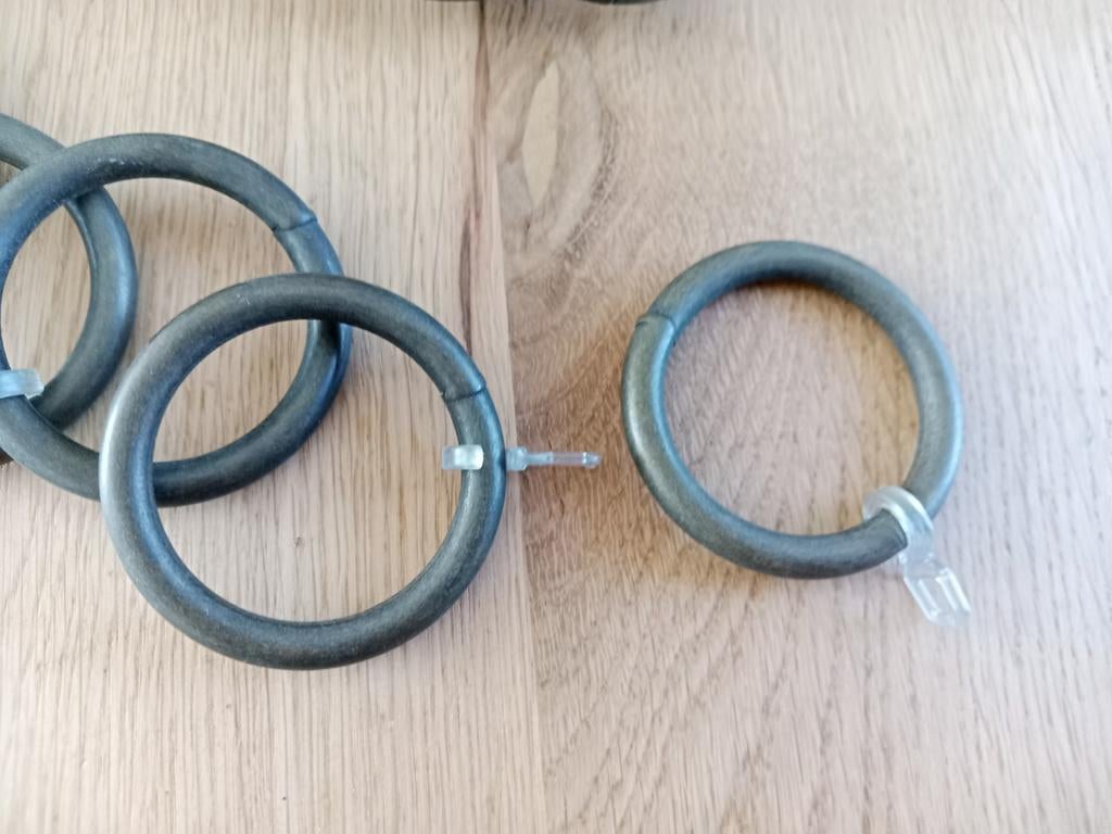 22 Gordijnringen met haakjes - Donkergrijs, Minder dan 50 cm, Gebruikt, Bruin, Ophalen of Verzenden