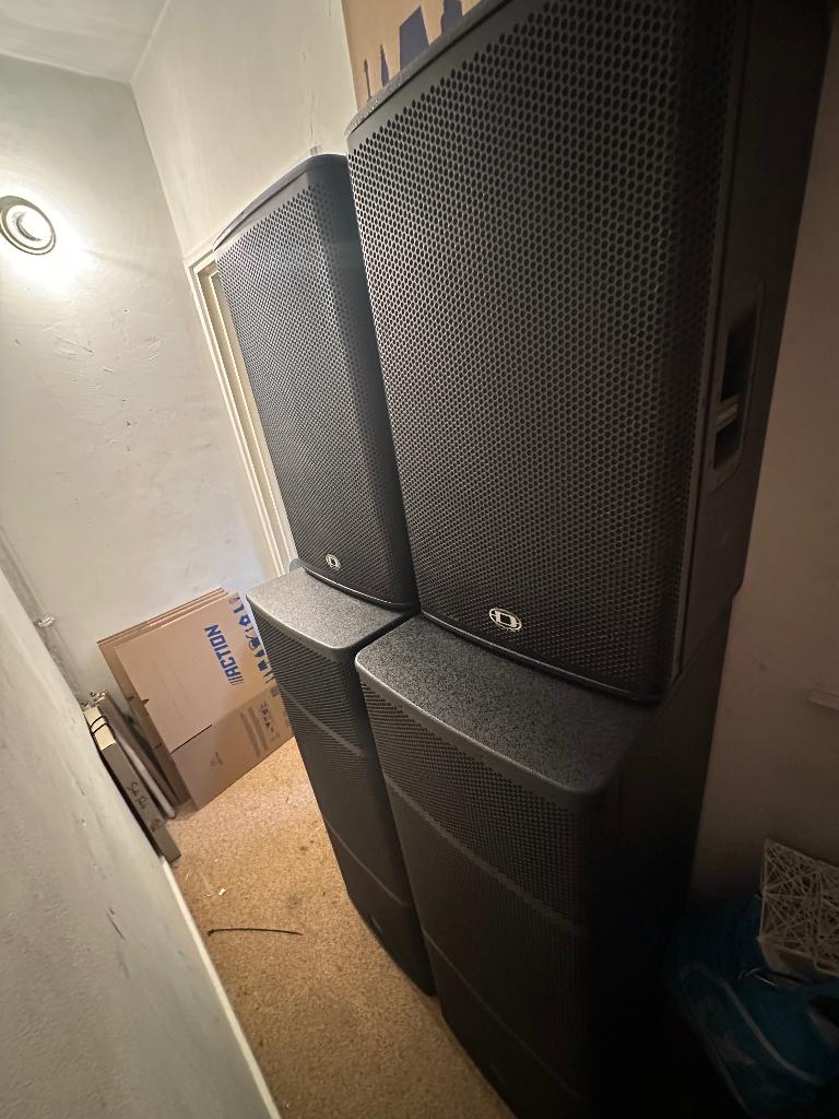 Electro Voice  En Dynacord, Zo goed als nieuw, 120 watt of meer, Front, Rear of Stereo speakers, Ophalen