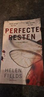 Perfecte resten - Helen Fields, Boeken, Ophalen of Verzenden