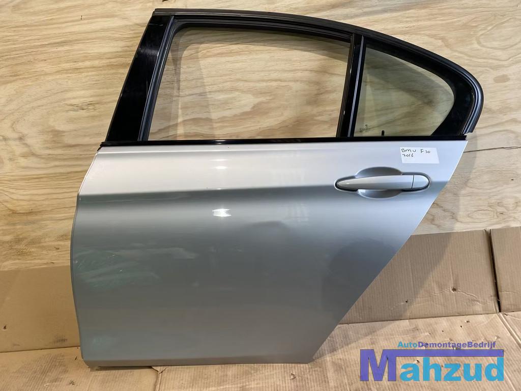 BMW 3 SERIE F30 Grijs links achter deur portier 2011-2018, Auto-onderdelen, Petuelring 130
80788  Munich, DE, Gebruikt, Deur, Info@bmw.de