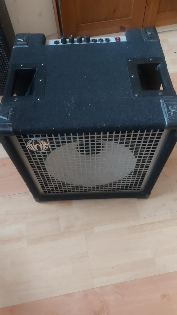 Basversterker SWR LA15 100 Watt, Muziek en Instrumenten, Versterkers | Bas en Gitaar, Ophalen of Verzenden, Gebruikt, Basgitaar
