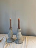 Preloved set van 2 grijs / taupe stenen kandelaars h21cm, Huis en Inrichting, Woonaccessoires | Kandelaars en Kaarsen, Overige materialen