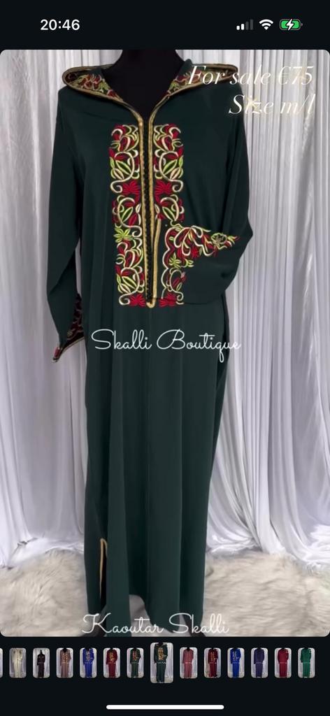 Jelaba groen m/l met rode details, Kleding | Dames, Gelegenheidskleding, Ophalen of Verzenden, Zo goed als nieuw, Groen, Overige typen
