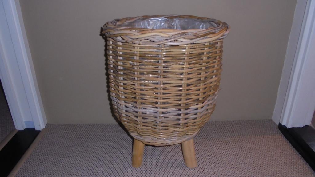 zgan rieten bloempot op poten, doorsnee 33-42 H40-54cm, Tuin en Terras, Bloempotten, Ophalen, Overige materialen, 40 cm of meer