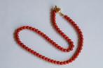 Bloedkoraal collier van kralen met gouden sluiting, Ophalen of Verzenden, Goud, Ketting