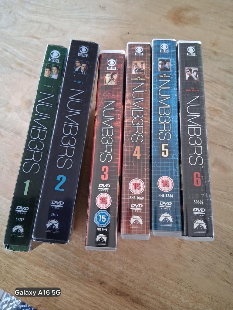 Numb3rs complete serie DVD boxset - 6 seizoenen, 31 dvd's, Cd's en Dvd's, Gebruikt, Boxset, Drama, Ophalen of Verzenden