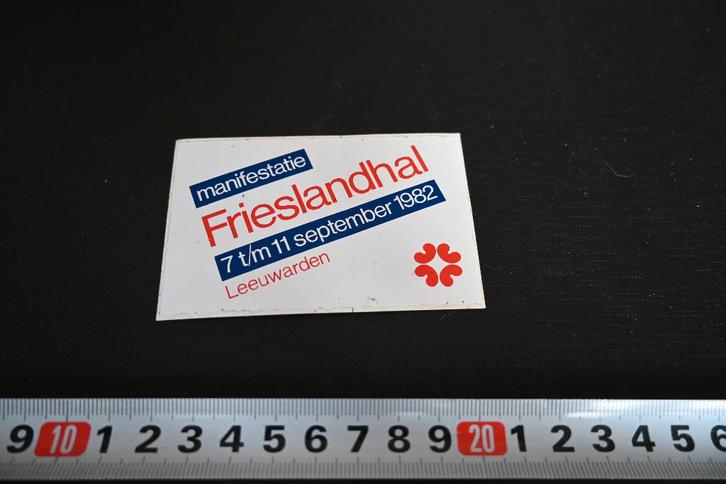 sticker Leeuwarden Frieslandhal 1982 manifestatie, Verzamelen, Stickers, Zo goed als nieuw, Ophalen