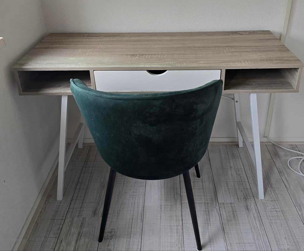 Bureau met stoel, Ophalen, Zo goed als nieuw