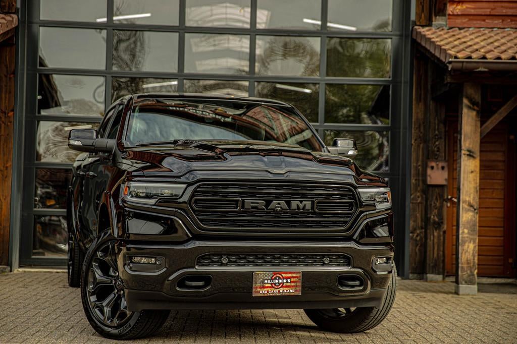 Dodge Ram 1500 5.7 V8 4x4 Crew Cab Limited (bj 2024), Auto's, Automaat, Gebruikt, 402 pk, Zwart