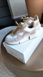 Aparte Sneakers KL::licht beige/Wit.Merk Toral.Mt37., Ophalen of Verzenden, Zo goed als nieuw, Beige, Sneakers of Gympen