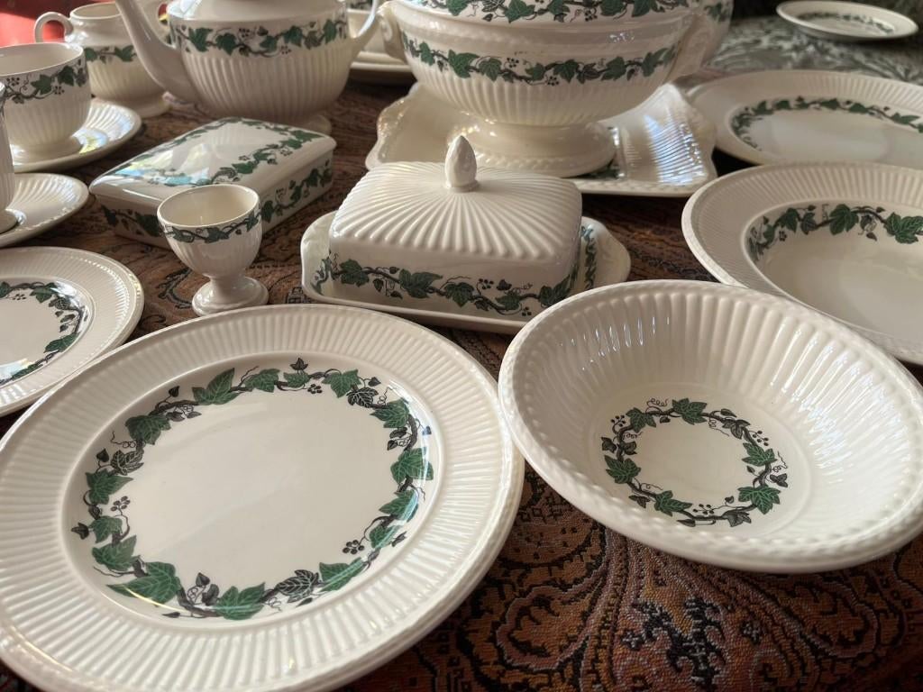 Wedgwood Stratford servies, Ophalen