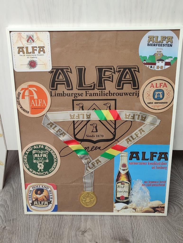 Orginele Alfa bier lijst met viltjes, medaille, etc, Ophalen of Verzenden, Gebruikt, Reclamebord, Plaat of Schild, Overige merken