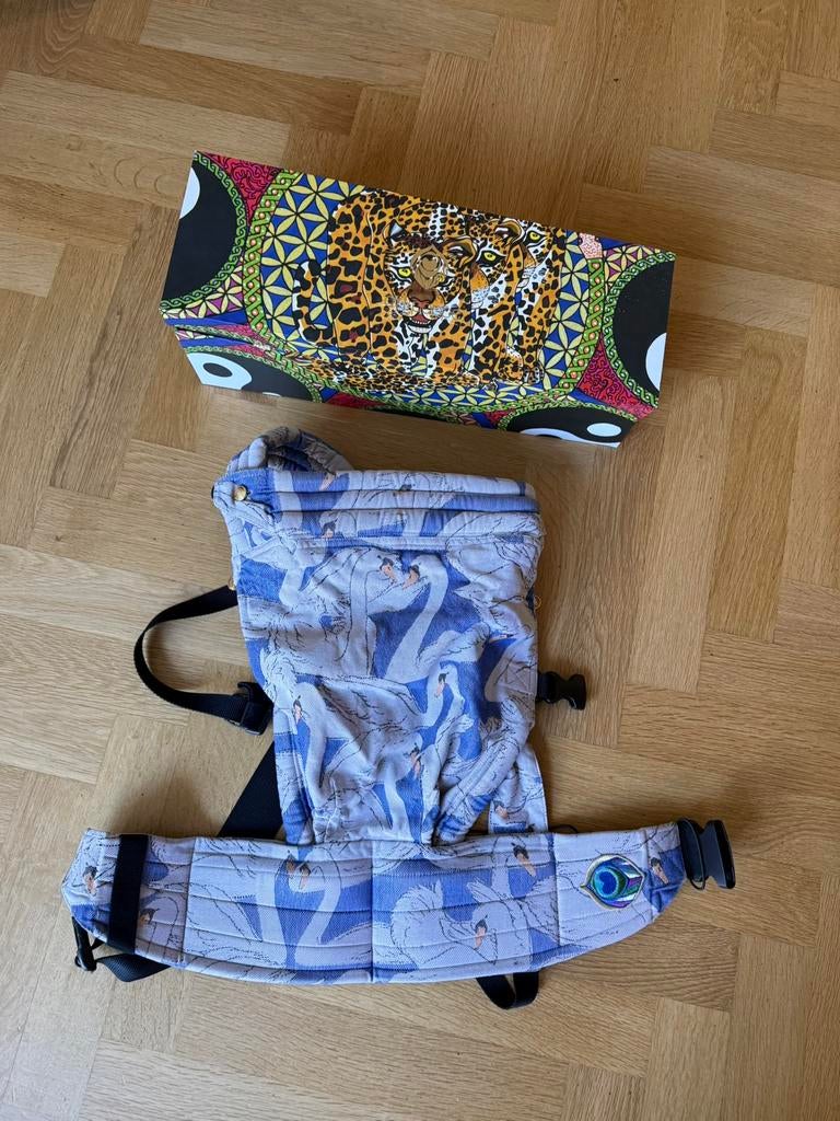 Artipoppe Zeitgeist Monogamy, Overige merken, Buik of Rug, Ophalen of Verzenden, Zo goed als nieuw