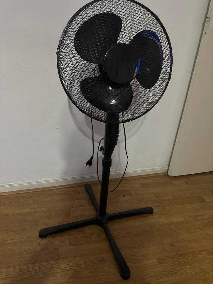 Zwarte Statiefventilator met 3 Snelheden, Witgoed en Apparatuur, Ventilatoren, Gebruikt, Statiefventilator, Ophalen of Verzenden