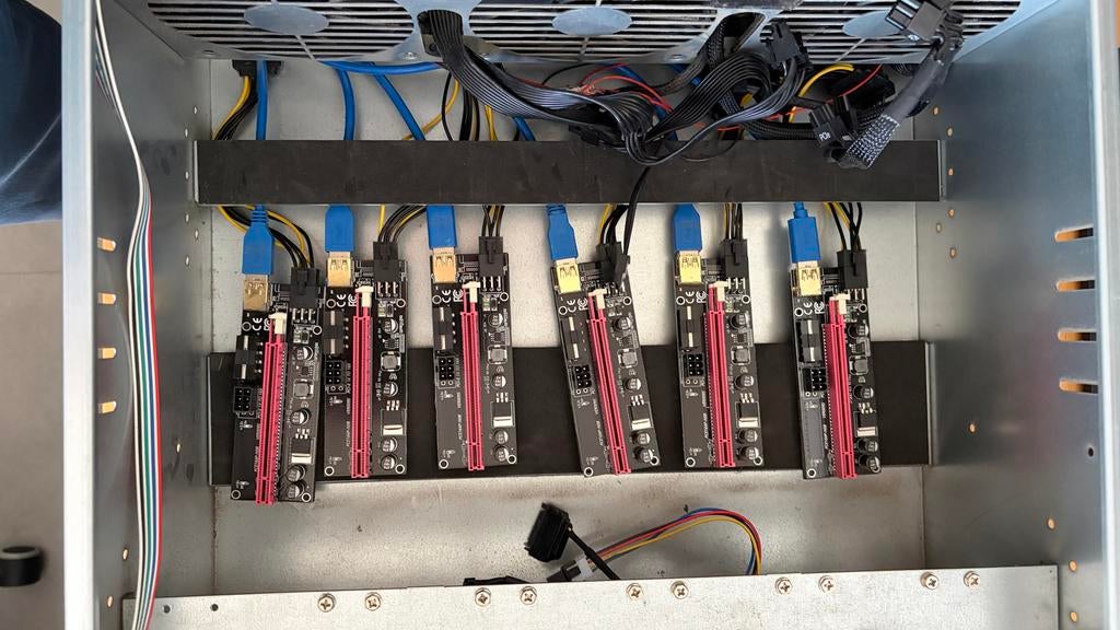 Complete Crypto Mining Rig (zonder GPU's) met 850W PSU, Ophalen, Gebruikt, Minder dan 2 Ghz, SSD