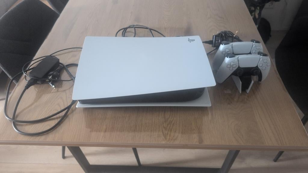 Playstation 5 Digital met 2 controllers en oplaadstation, Spelcomputers en Games, Spelcomputers | Sony PlayStation 5, Ophalen of Verzenden