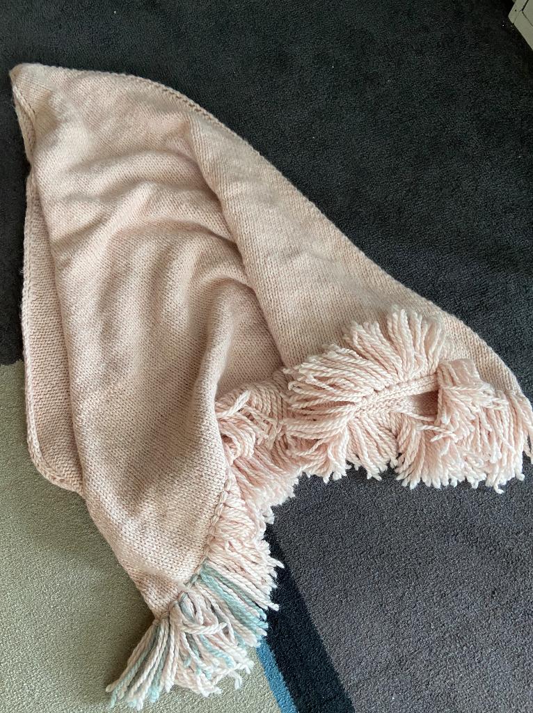 Roze eigengemaakte sjaal, Kleding | Dames, Mutsen, Sjaals en Handschoenen, Ophalen of Verzenden, Zo goed als nieuw, Maat 46/48 (XL) of groter