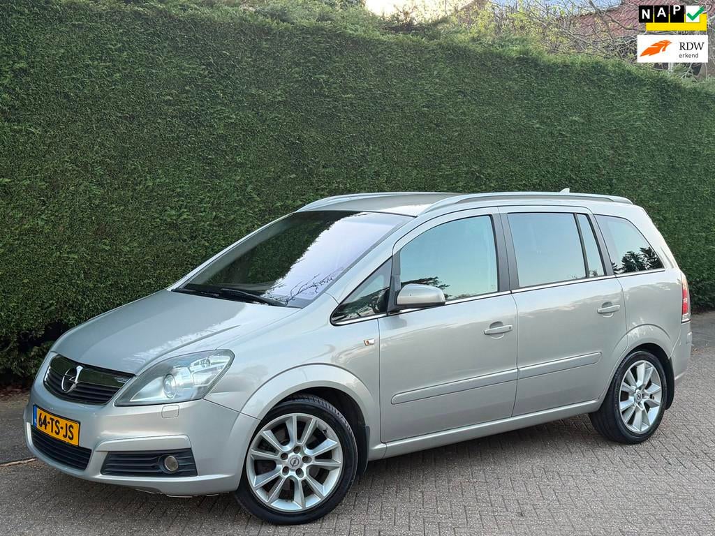 Opel Zafira 2.2 Executive RIJDGOED/XENON/7PERSOONS/APK 11-26, Voorwielaandrijving, Gebruikt, 4 cilinders, 150 pk