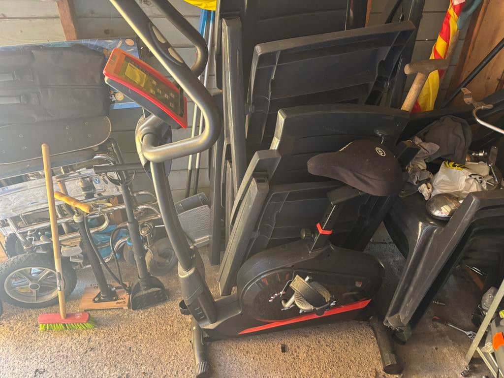 Hometrainer fiets, Sport en Fitness, Fitnessapparatuur, Ophalen, Gebruikt, Metaal, Benen