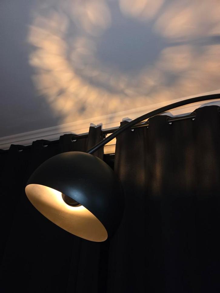 Zwarte Booglamp met Zware Voet - Oorspronkelijk Zilver, Huis en Inrichting, Lampen | Vloerlampen, Gebruikt, 150 tot 200 cm, Metaal