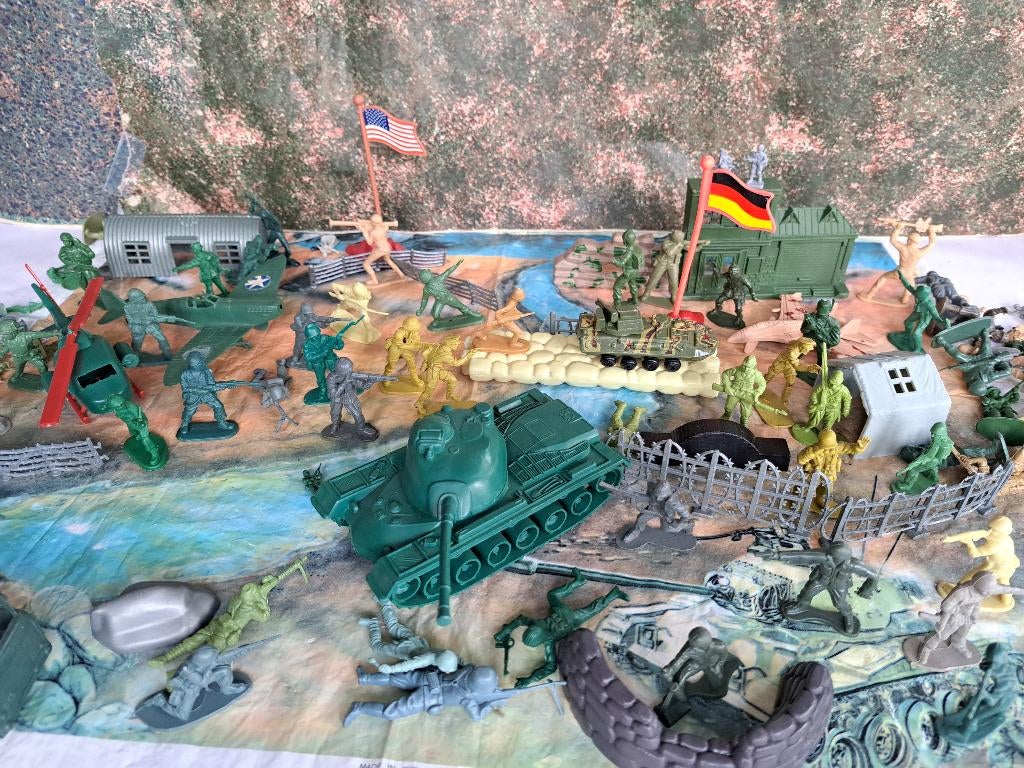 Grote verzameling en soldaatjes , voertuigen enz.. 156 Items, Ophalen of Verzenden, Zo goed als nieuw