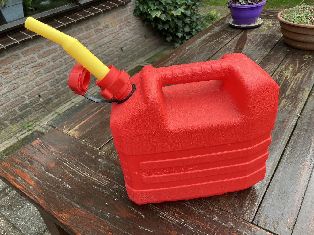 10L Jerrycan met Schenktuit, Ophalen, Zo goed als nieuw