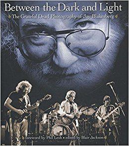Lekker lezen: The Grateful Dead - Between the dark and light, Boeken, Muziek, Nieuw, Artiest, Ophalen