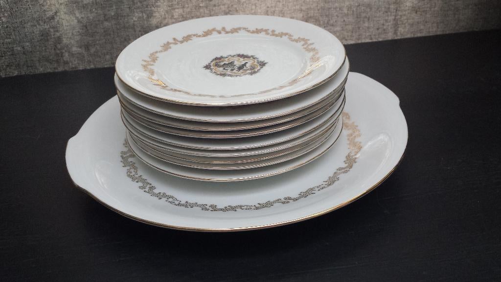 GEBAKSTEL Afb. PARIJS Jaren '60 ~ Taart-plateau en 9 Bordjes, Ophalen of Verzenden, Huis en Inrichting