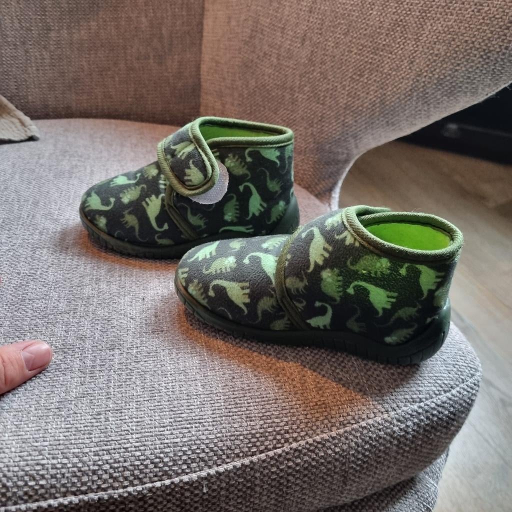 Pantoffels peuter maat 23, Kinderen en Baby's, Kinderkleding | Schoenen en Sokken, Ophalen