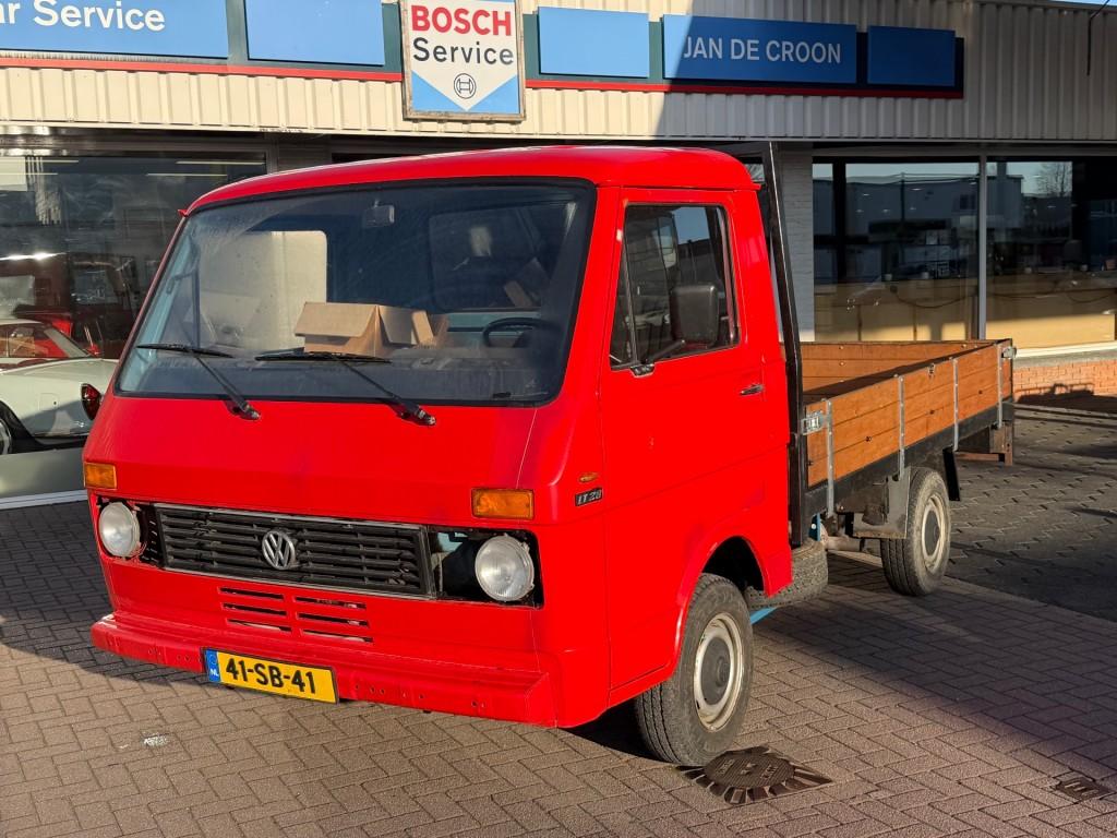 Volkswagen LT 28 Benzine 1980 Belastingvrij OPEN LAADBAK - O, Auto's, Bestelauto's, Volkswagen, Bedrijf, Handgeschakeld, Rood