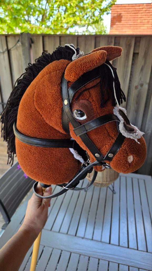 Bruine hobby horse, met tuig, Ophalen of Verzenden, Zo goed als nieuw