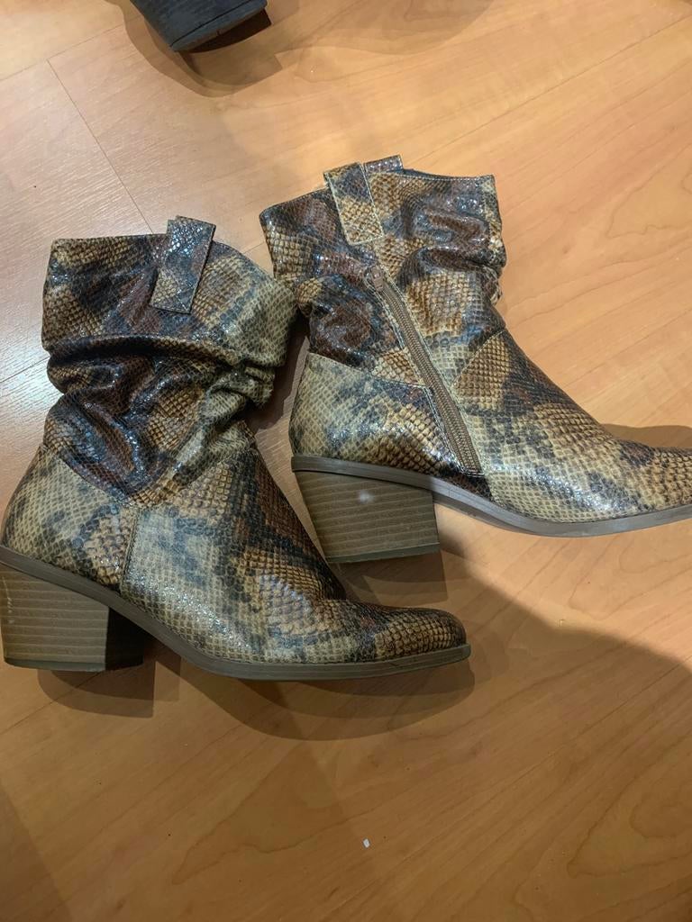 Bruine slangenleer look laarzen maat 39, Kleding | Dames, Schoenen, Ophalen of Verzenden, Gedragen, Bruin, Lage of Enkellaarzen