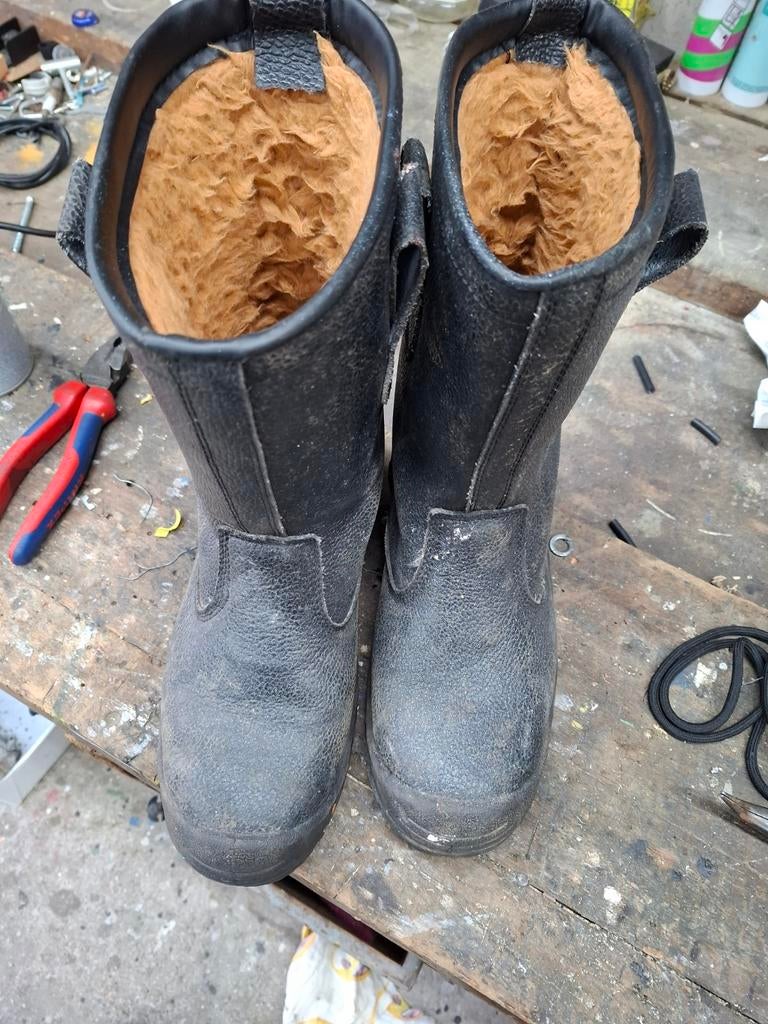 Werklaarzen mt42 stalen neus, Doe-het-zelf en Verbouw, Veiligheidskleding, Ophalen, Zo goed als nieuw