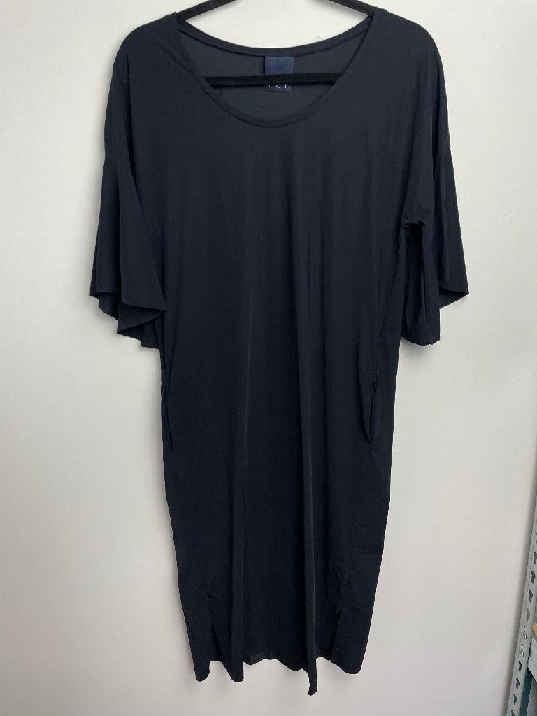 Japan TKY rechtvallende jurk travelstof maat XS zwart, Zwart, Japan TKY, Leidsevaartweg 1, 2106NA Heemstede, Ophalen of Verzenden