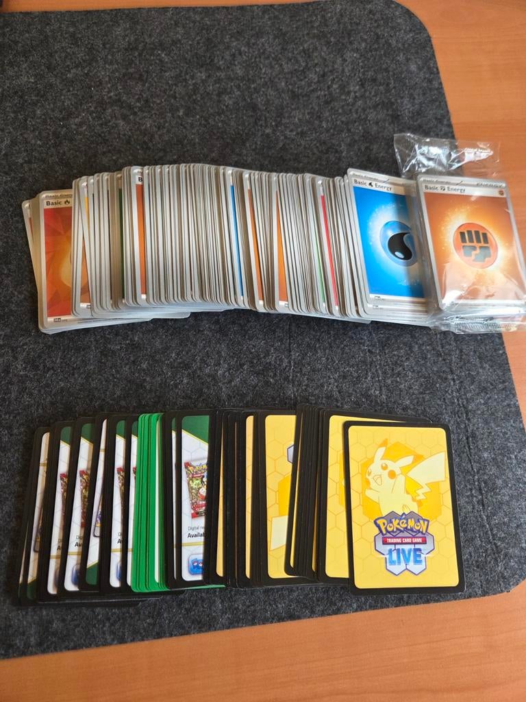 Pokémon TCG: Code- en Energykaarten Bundel, Ophalen of Verzenden, Nieuw, Meerdere kaarten