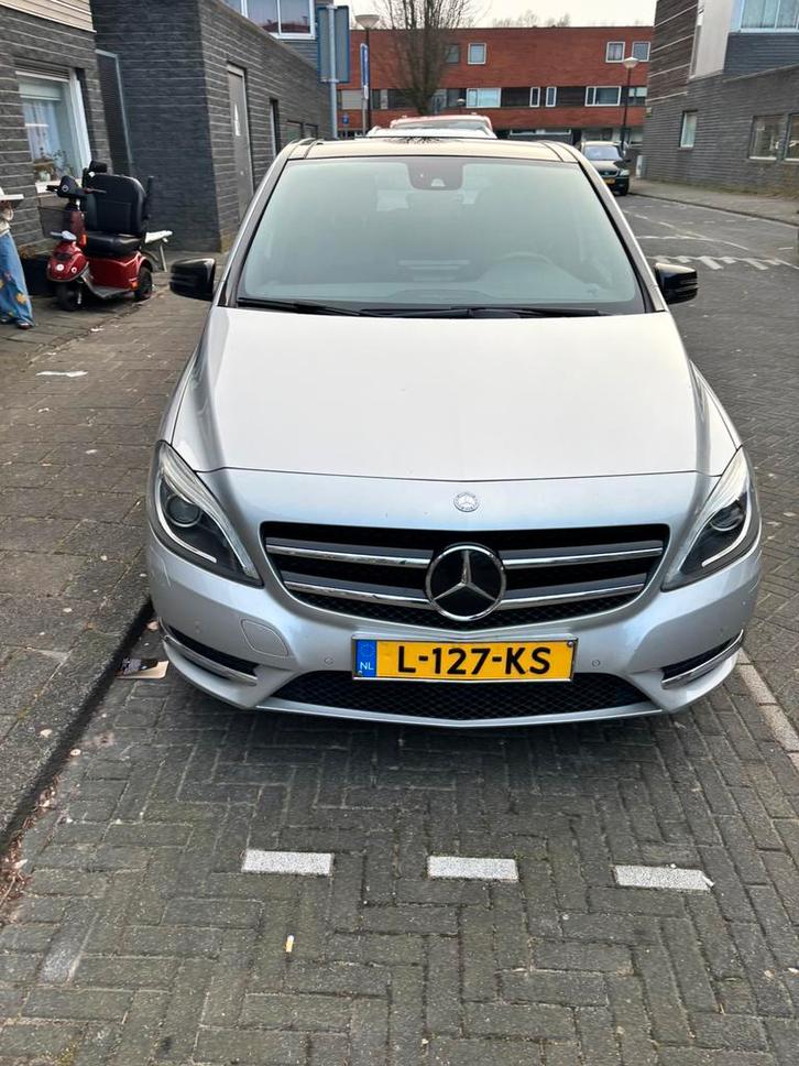 Mercedes-Benz B-Klasse 2.0 B250 5DRS Dct7 2012 Grijs, Auto's, Mercedes-Benz, B-Klasse, ABS, Achteruitrijcamera, Adaptieve lichten