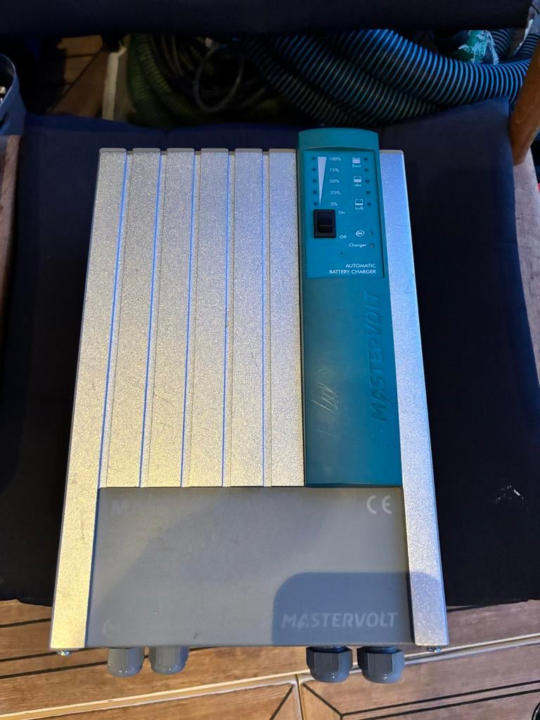 Mastervolt Mass 24/50 Acculader 24V 50A met display, Ophalen of Verzenden, Gebruikt, Motor en Techniek